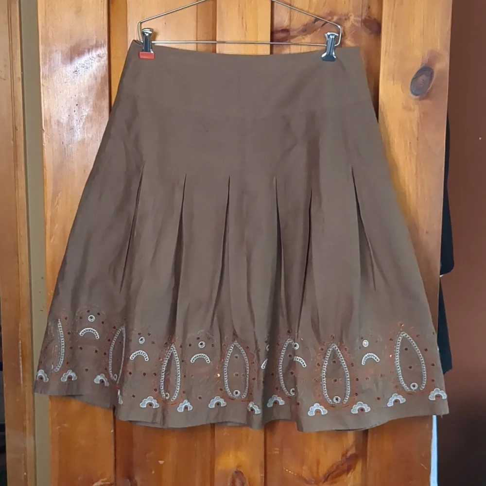 Side zip circle skirt pleated, decorative sequined border w/ embroidery detail - Picture 1 of 6